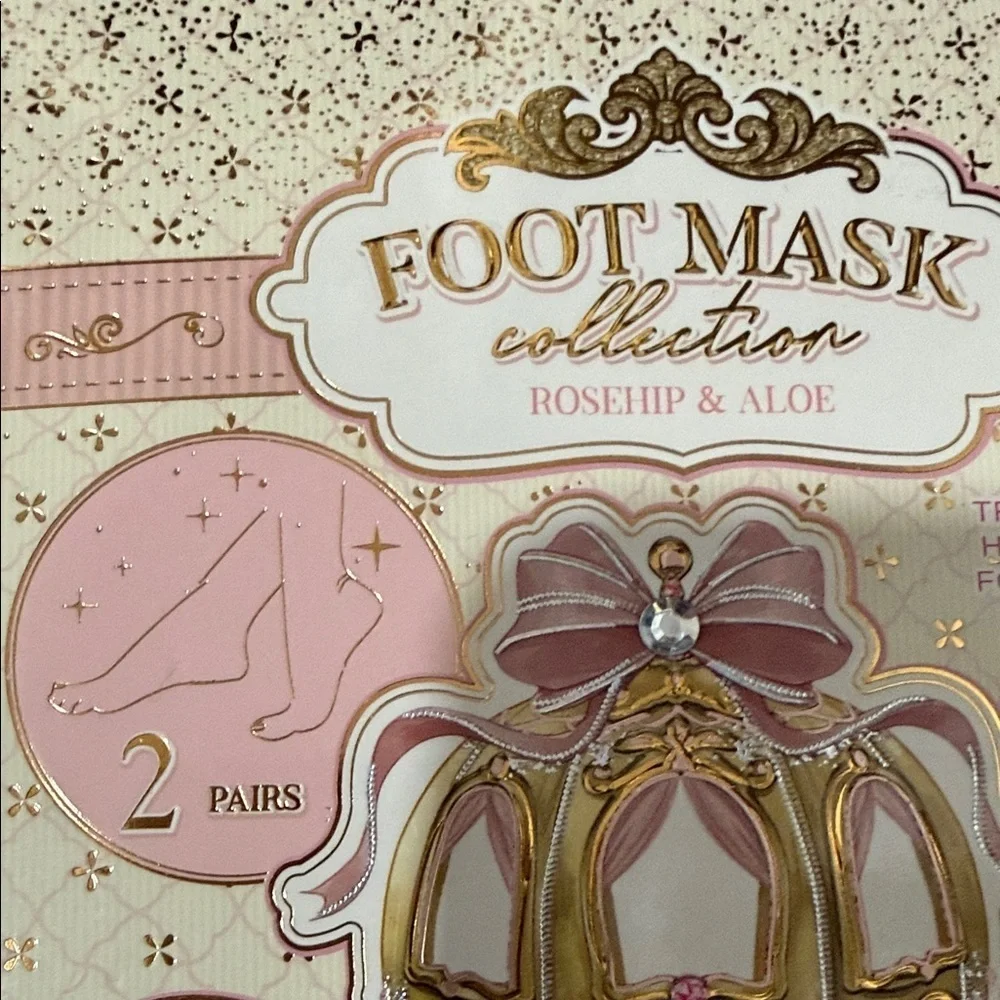 Foot mask and manicure set